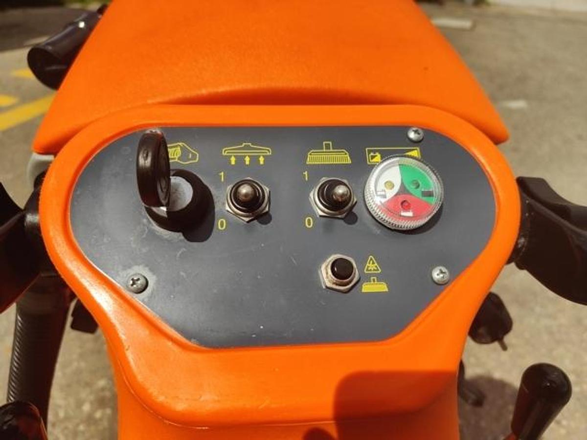 Refurbished 2022 FLOOR CLEANER REVAMPED I20 B NEW