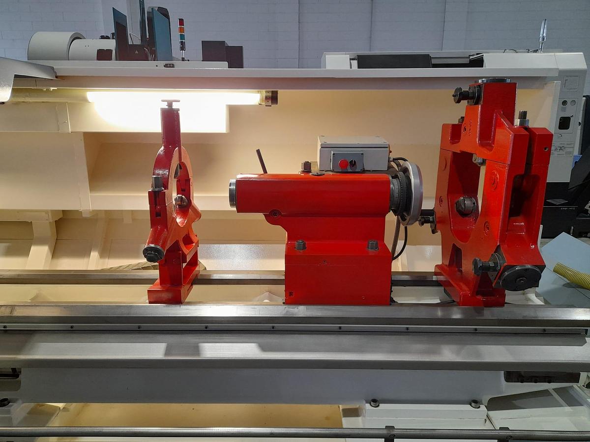 Usato 2002 TORNIO AD AUTOAPPRENDIMENTO E CNC  KOVOSVIT-MAS mod.MT70