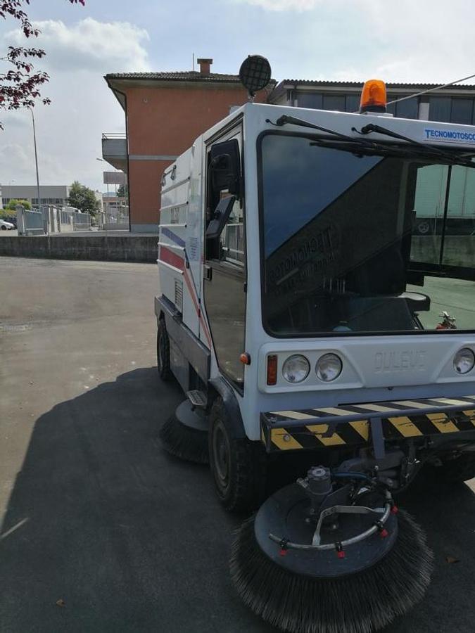 Refurbished DULEVO 200 QUATTRO STREET SWEEPER RECONDITIONED