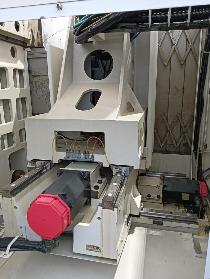 D'occasion Centre d'usinage vertical DAEWOO ACE-VC 500 ROTOPALLET 2000