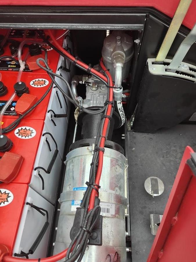 Refurbished REVISED RCm NOVE E TOP sweeper