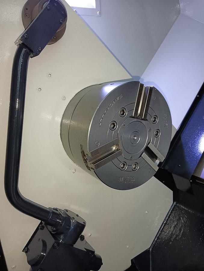 Used 2012 DOOSAN CNC lathe mod.PUMA 400 LA