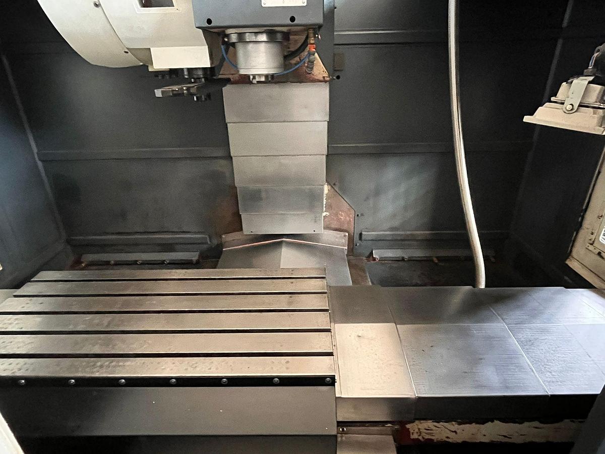 Used 2004 VERTICAL MACHINING CENTER WIKER model.VMC-1050