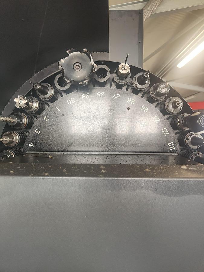 D'occasion Centre vertical DOOSAN 2022, modèle DNM5700