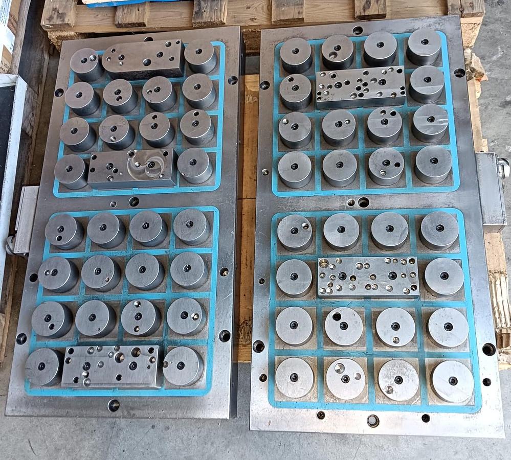 Used N.02 MAGNETIC TABLES