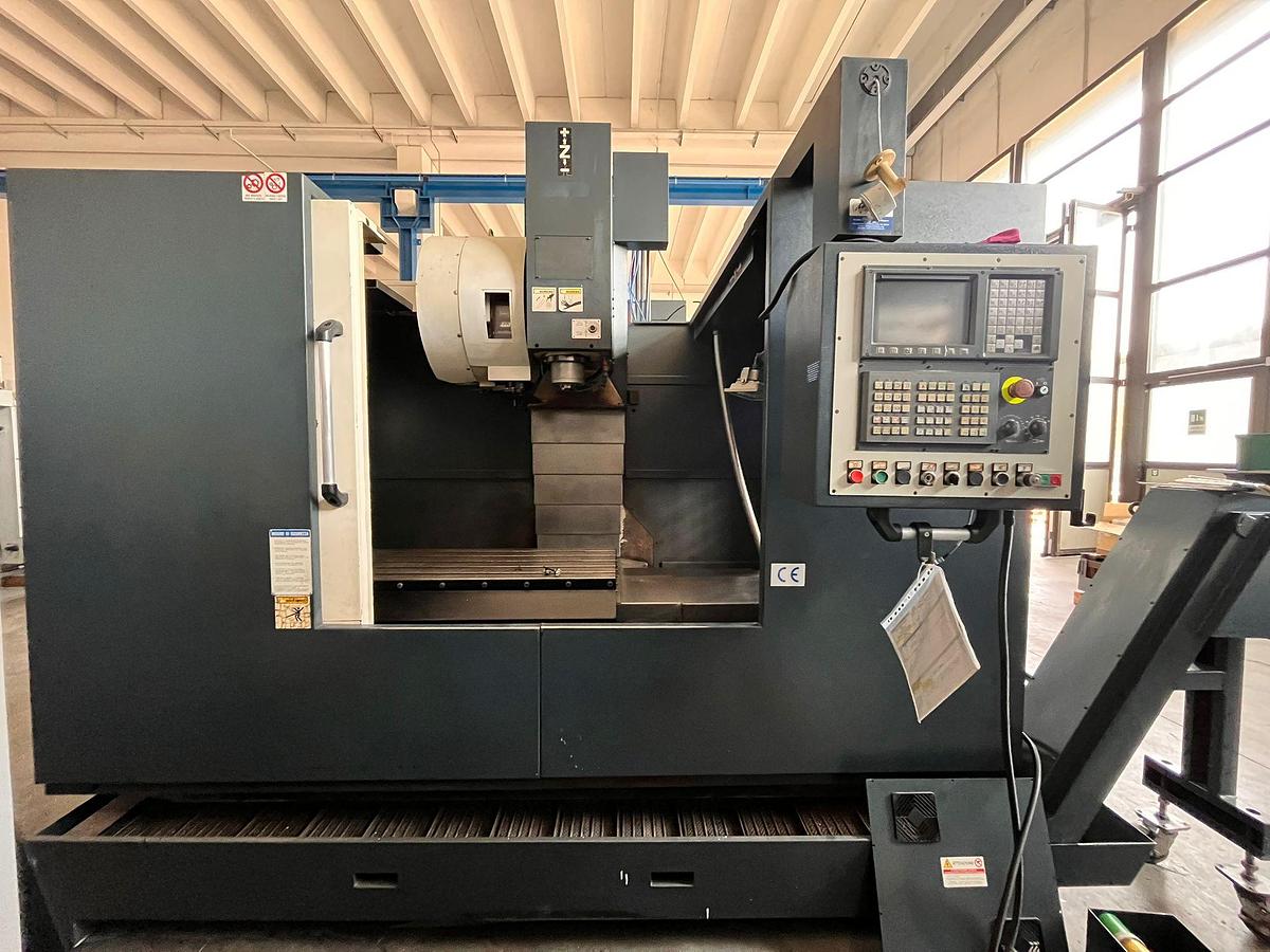 Used 2004 VERTICAL MACHINING CENTER WIKER model.VMC-1050