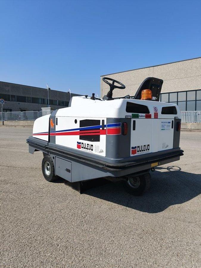 Refurbished REFURBISHED INDUSTRIAL SWEEPER DULEVO 90 DK