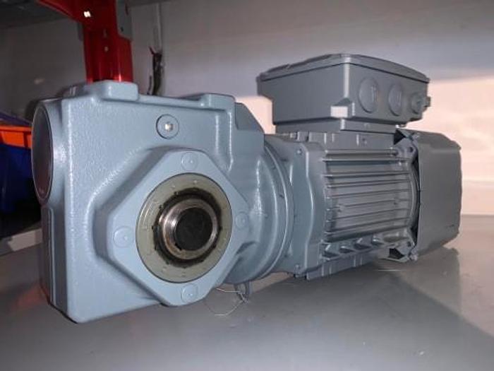 Serwomotor SEW SA37 DRN71M4/BE05 400W