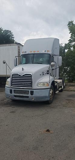 Used 2011 MACK VISON  CXU-613 DAYCAB TRUCK