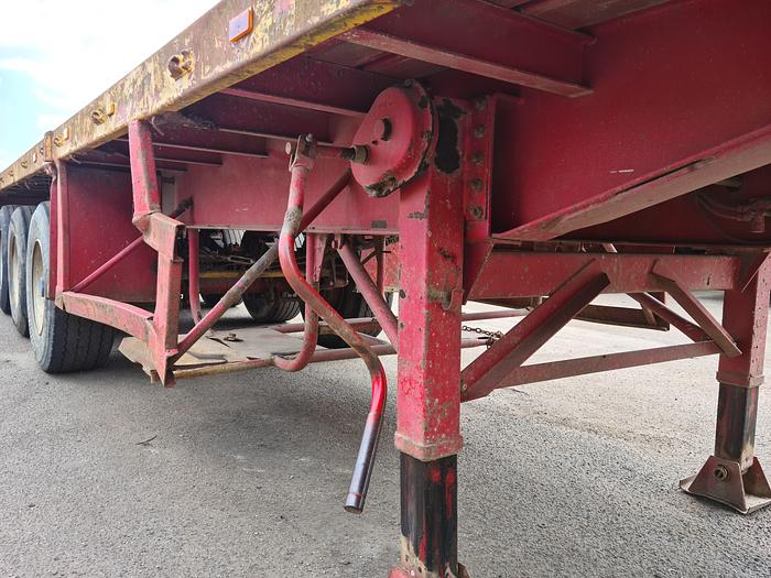 Used 1981 METALOVOUGA 3 AXLE STEEL SUSPENSION DRUM BRAKES  385 65R22.5