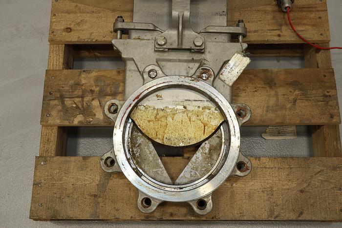 Used FNW 8" Air Operated V-Port Knife Gate Valve #44182