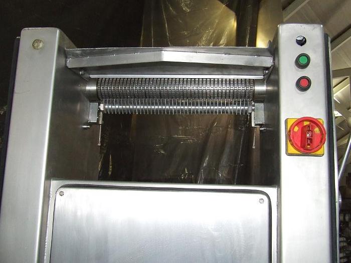 D'occasion Machine à dépecer "Maja" pour séparer la peau de la graisse