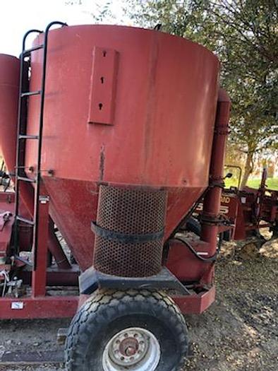 Gebraucht Case IH 1350 Grinder Mixer