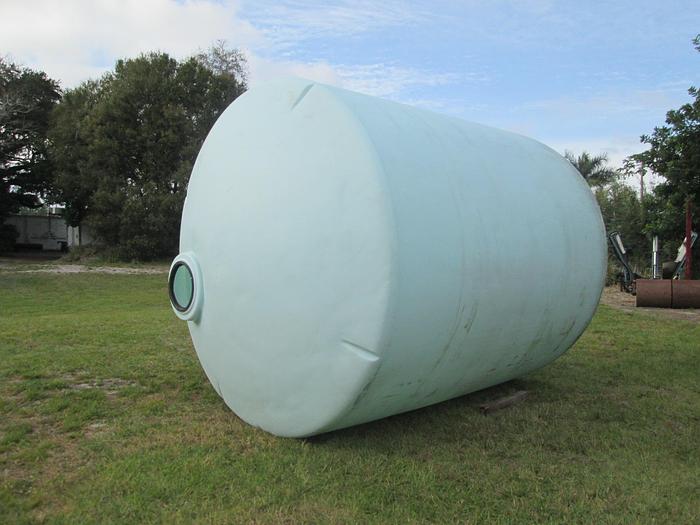 Used 6000 Gallon Vertical Poly Tank