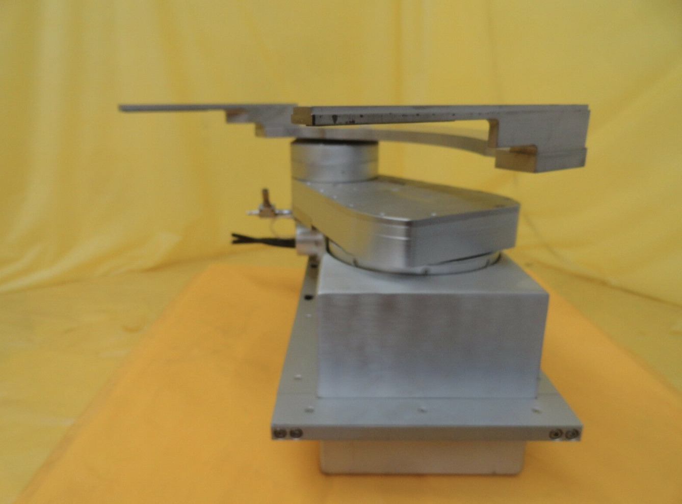 Used KAWASAKI NS110C-B001 Chuckbot Robot 4K192-238-3 NSR-S307E 300mm DUV As-Is