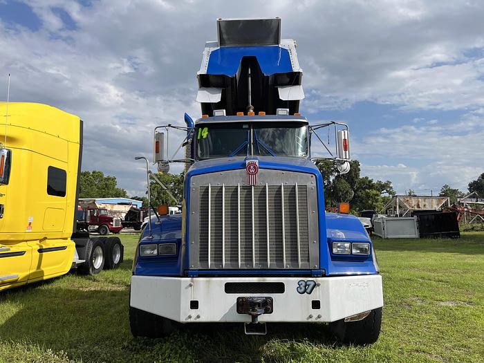 Used 2014 Kenworth T800 Quad-Axle Dump Truck