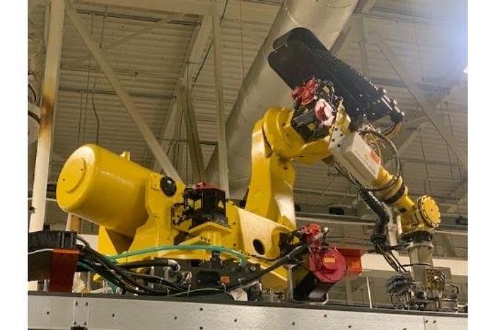 Used FANUC R2000iB/200R WITH R30iA CONTROLLER