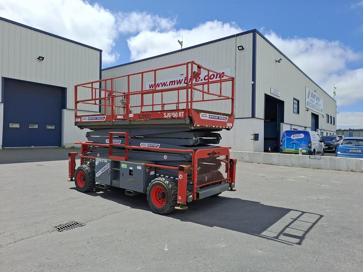 Used Skyjack SJ9250RT