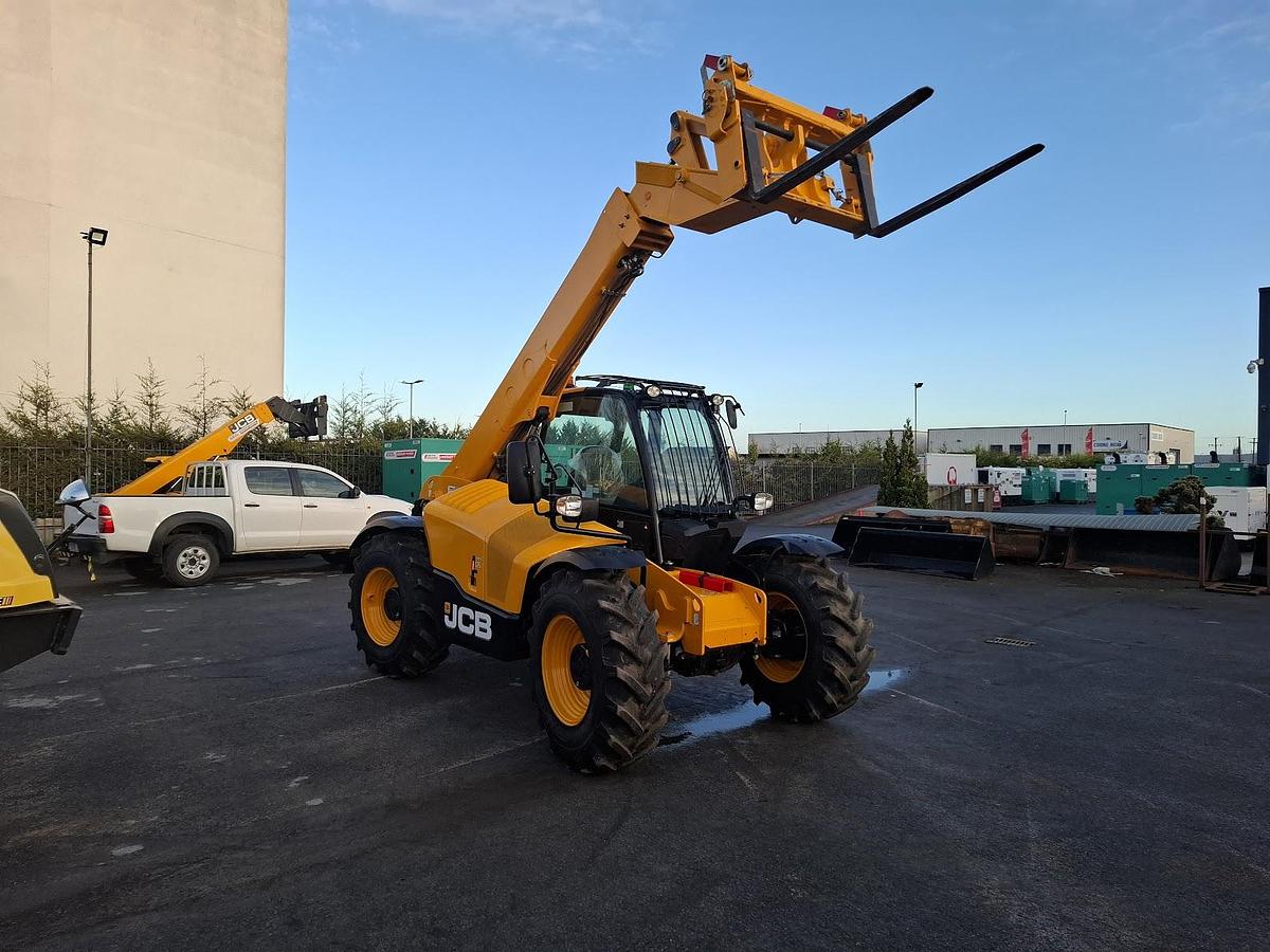 2023 JCB 531-70