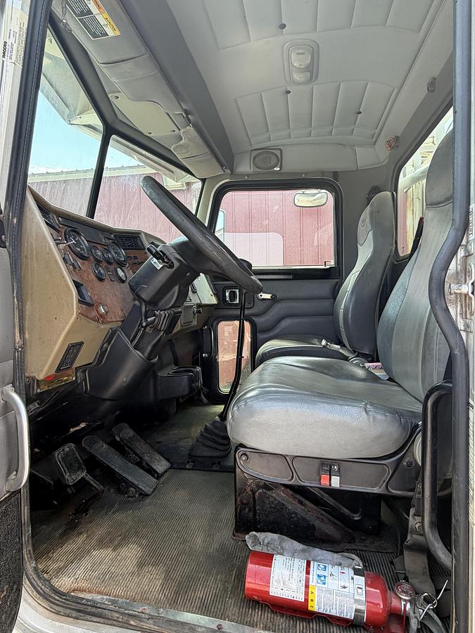 Used 2008 Peterbilt 335
