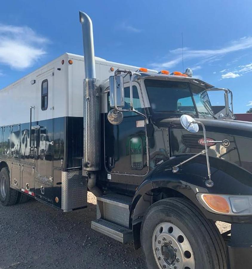 Used 2008 Peterbilt Wireline Truck