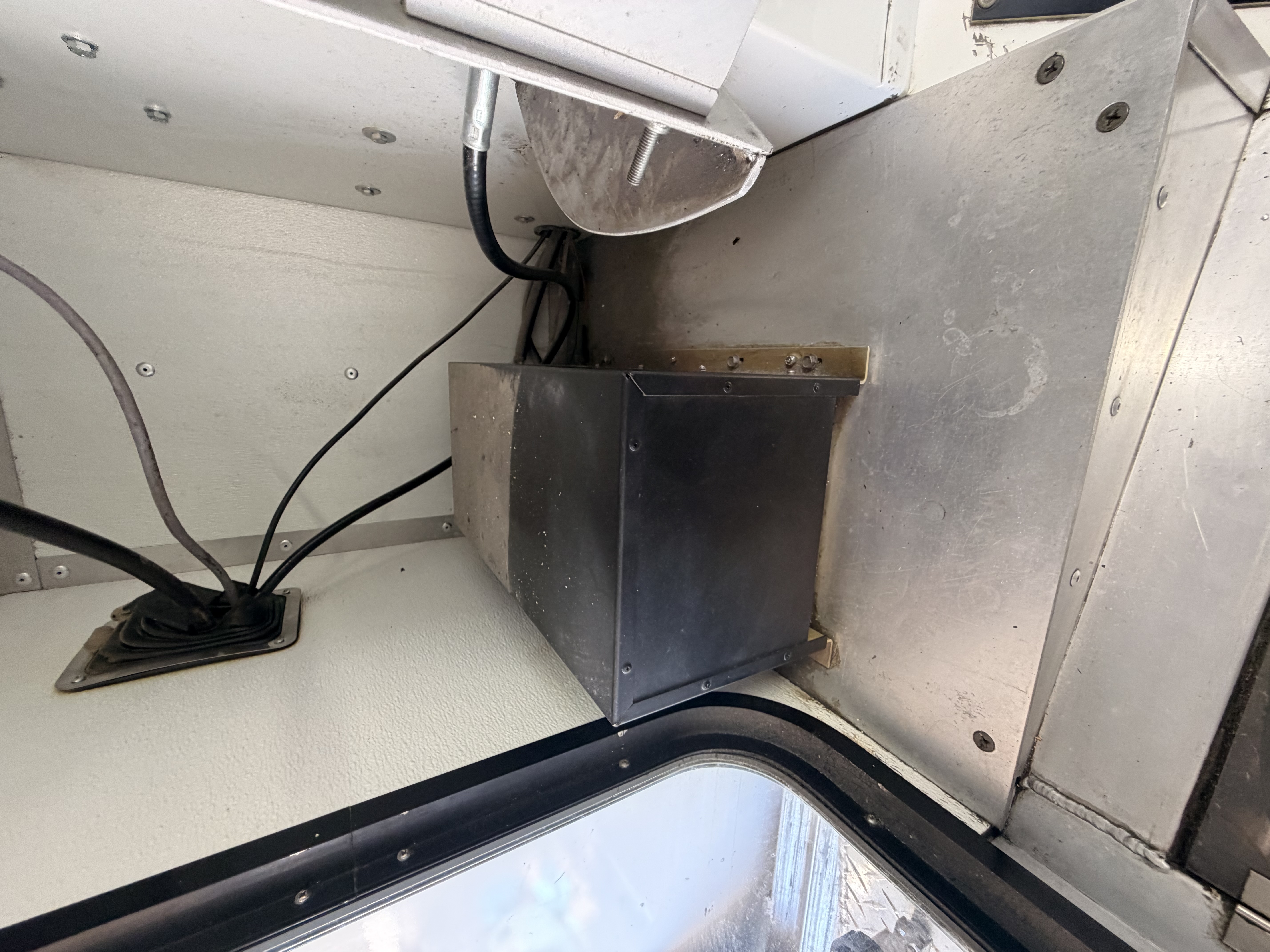 Used 2014 Kenworth T4 Wireline Truck