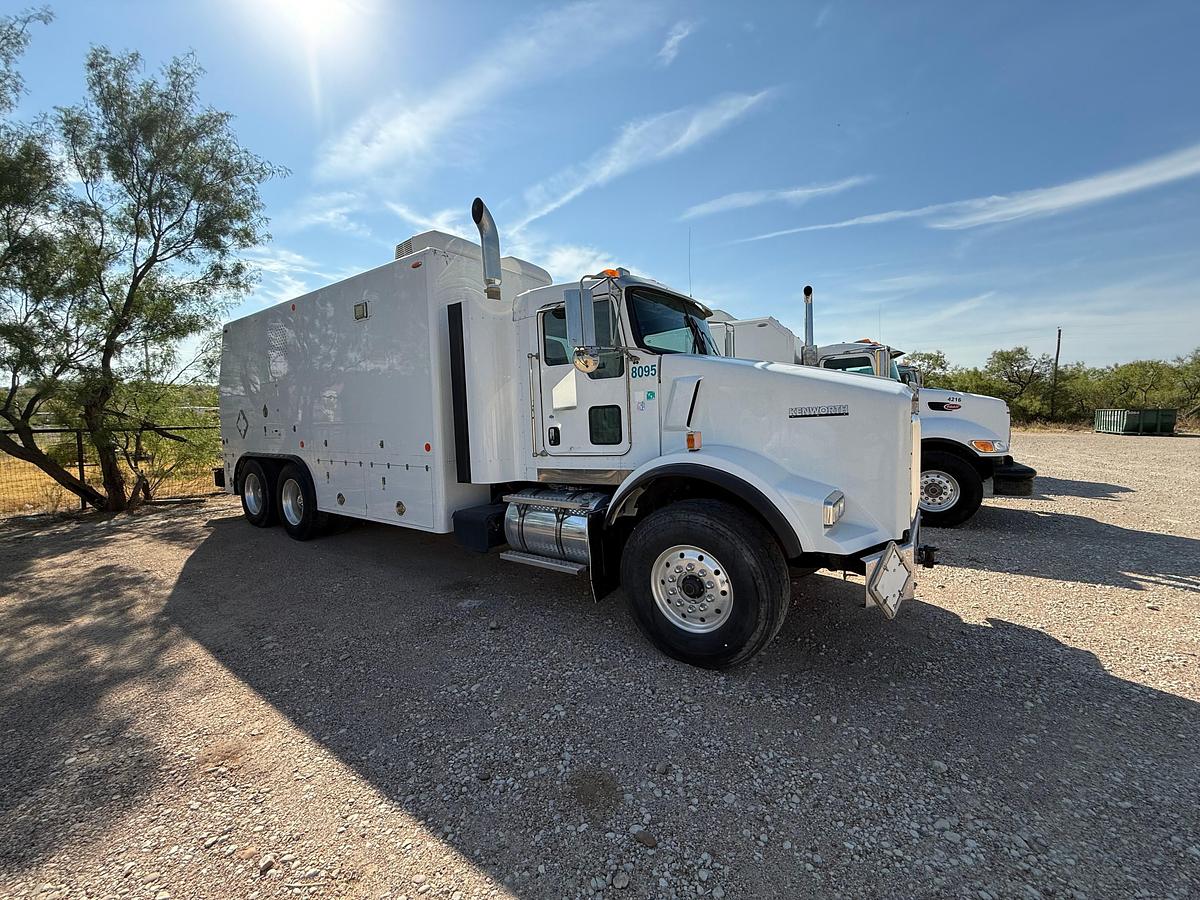 Used 2019 Kenworth T800 Wireline Truck
