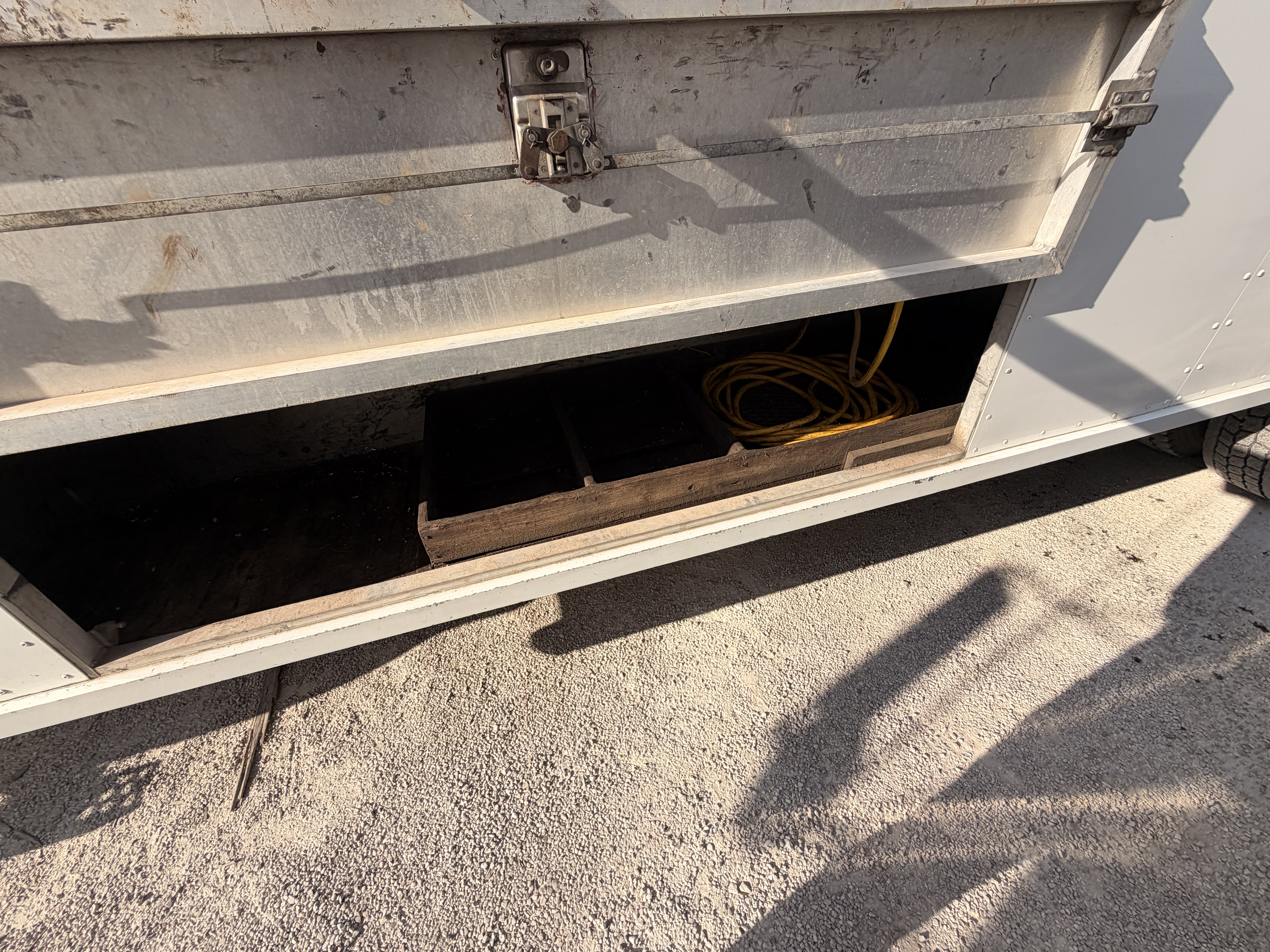 Used 2014 Kenworth T4 Wireline Truck