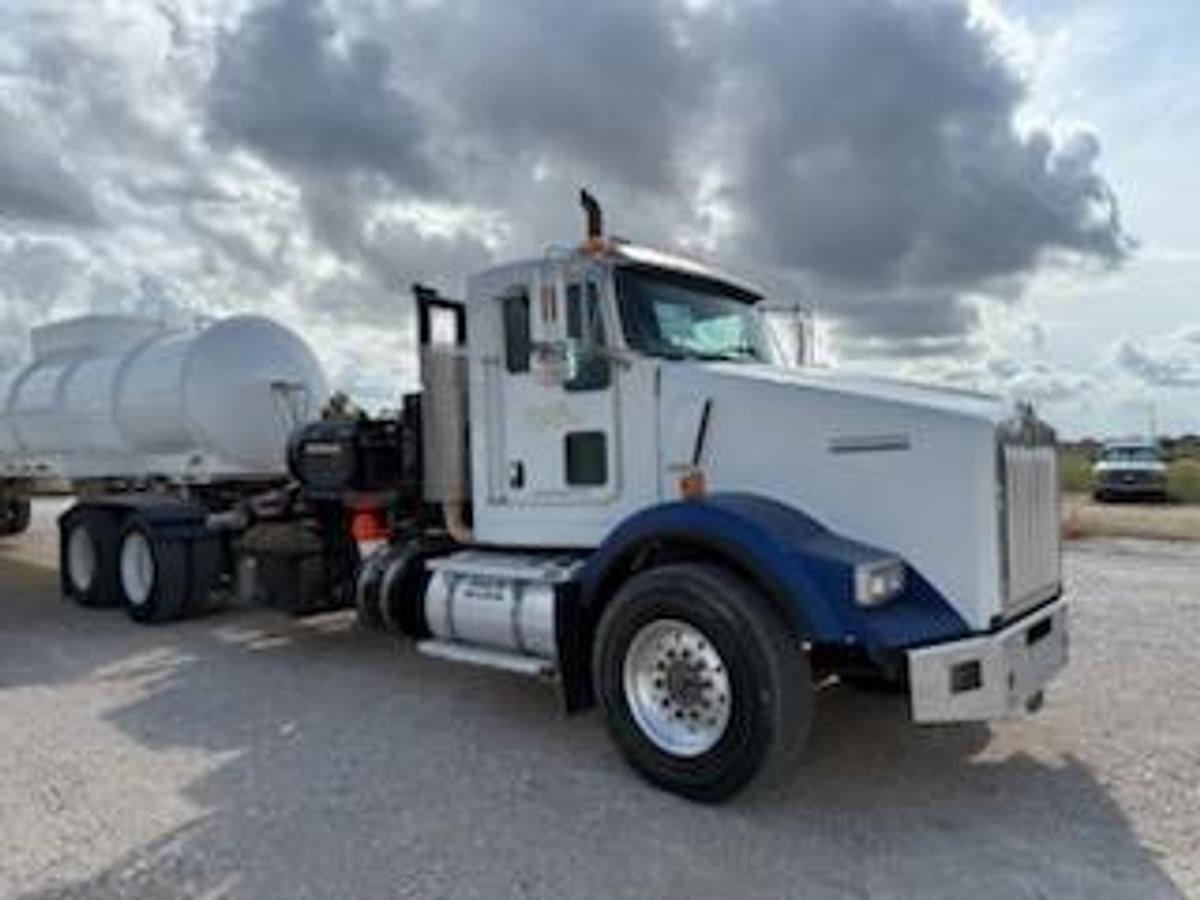 Used 2011 Kenworth T800 Kill Truck & Trailer