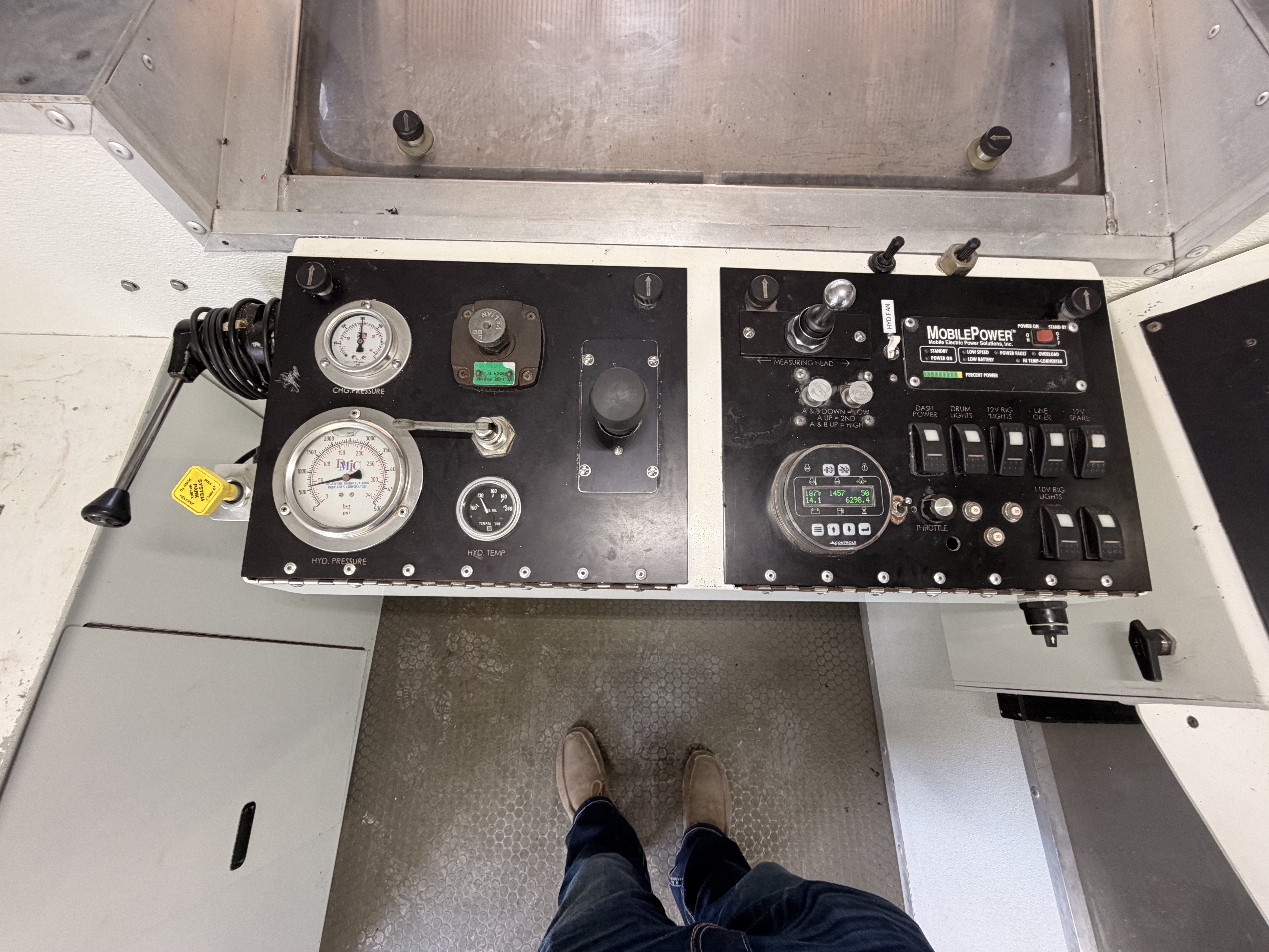 Used 2014 Kenworth T4 Wireline Truck