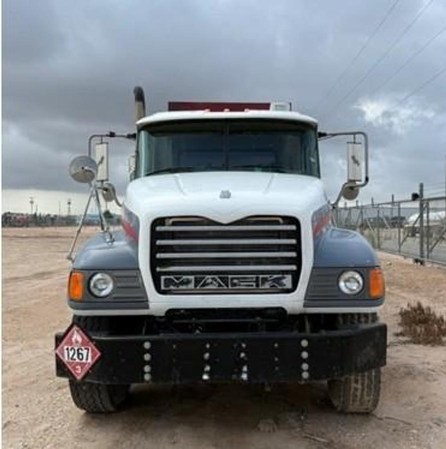 Used 1998 Mack RD6 Hot Oil Truck