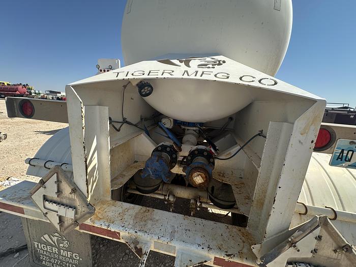 Used (1) Acid Pump Truck & (2) Trailers Package