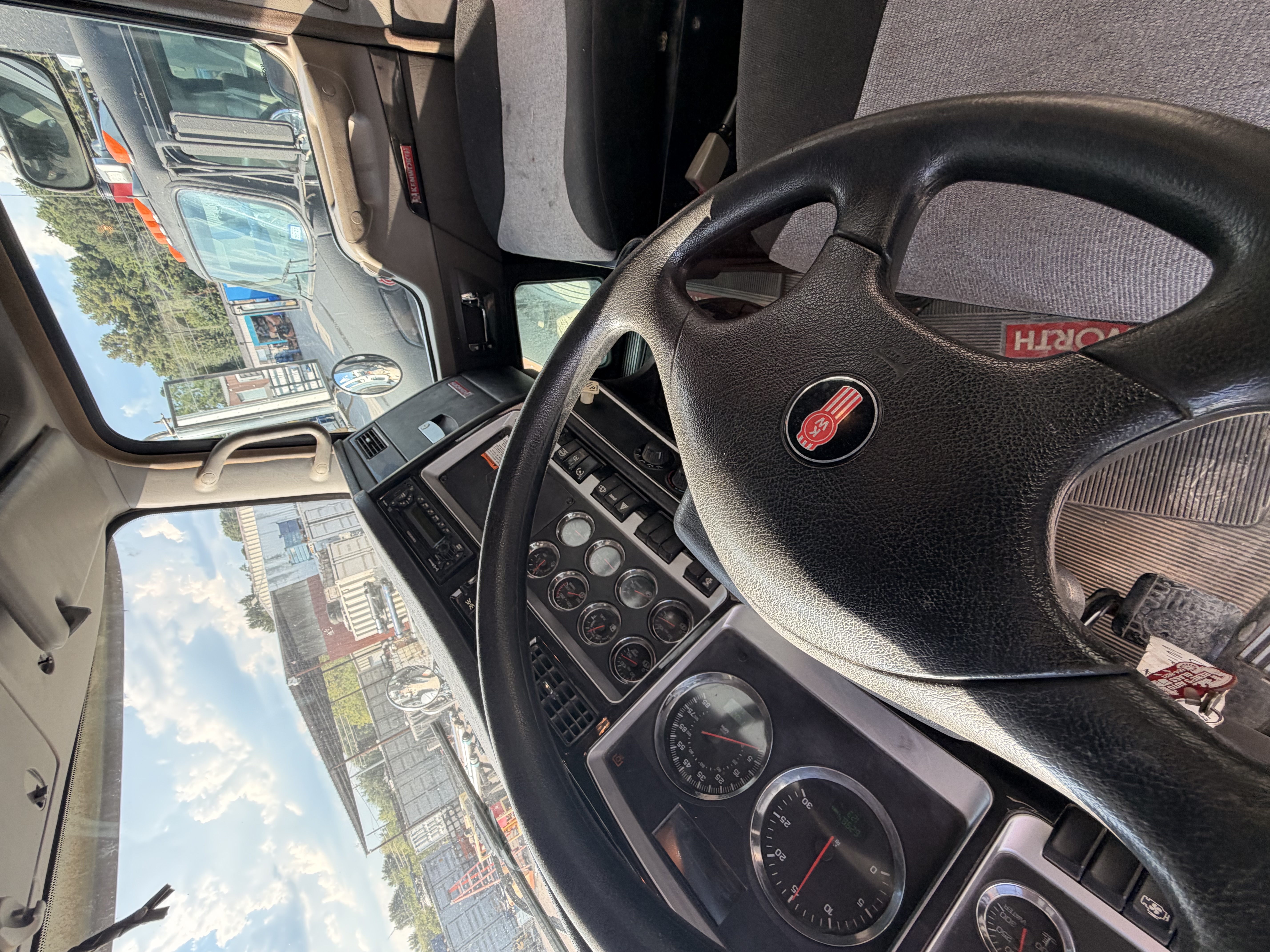 Used 2014 Kenworth T4 Wireline Truck