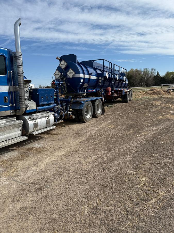 Used 2012 Kenworth Pump Truck with DOT 412 Trailer