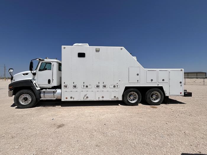 Used 2014 CAT CT660 Wireline Truck