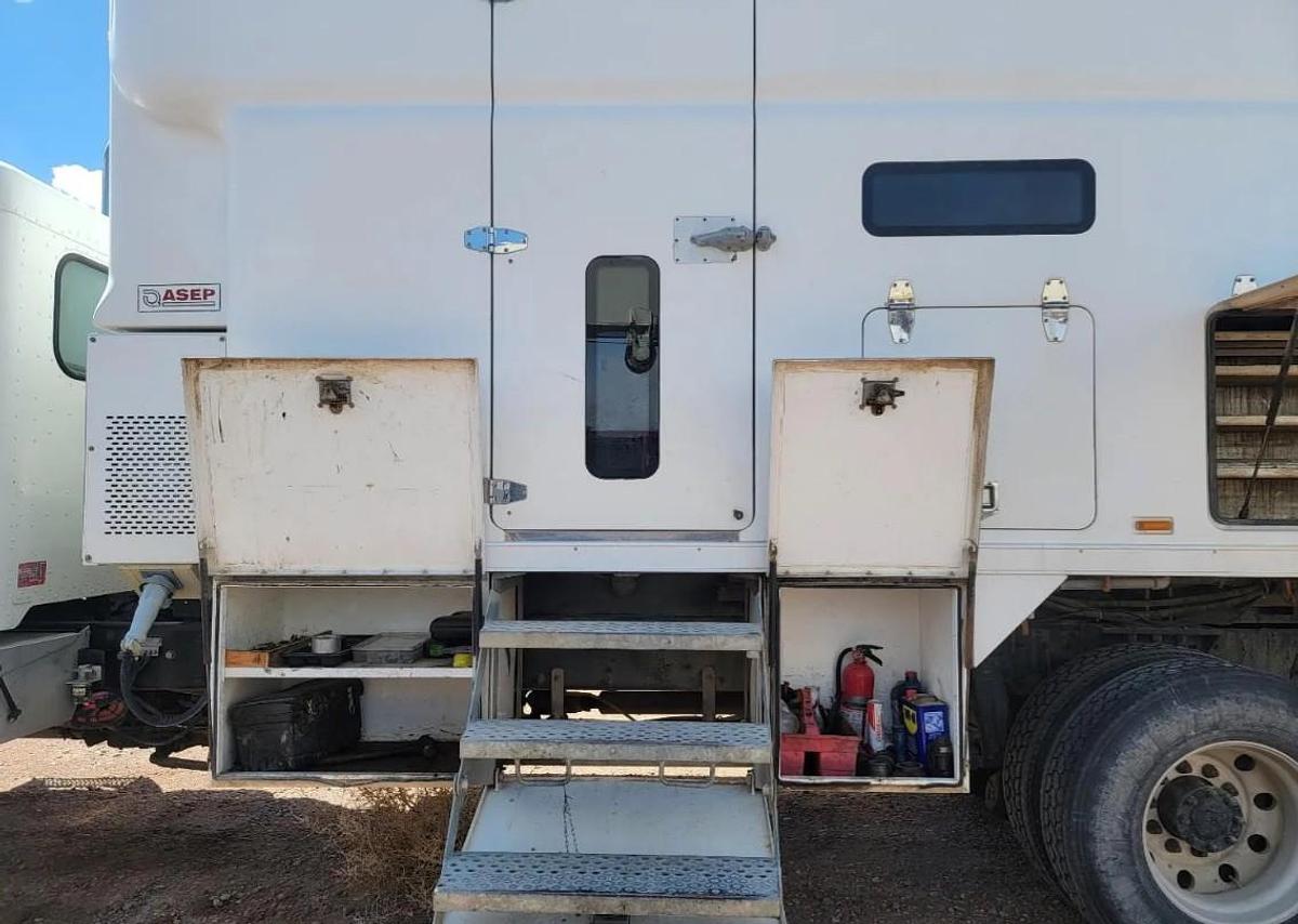 Used 2008 Peterbilt Wireline Truck