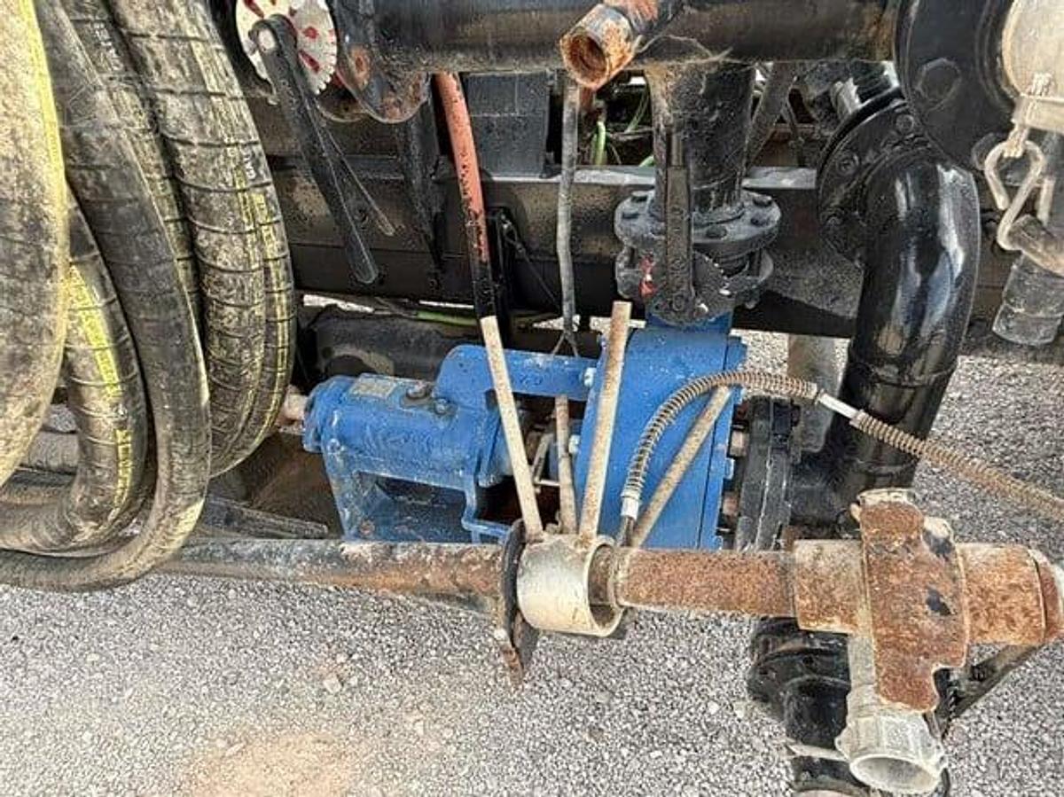 Used 2011 Kenworth T800 Kill Truck & Trailer