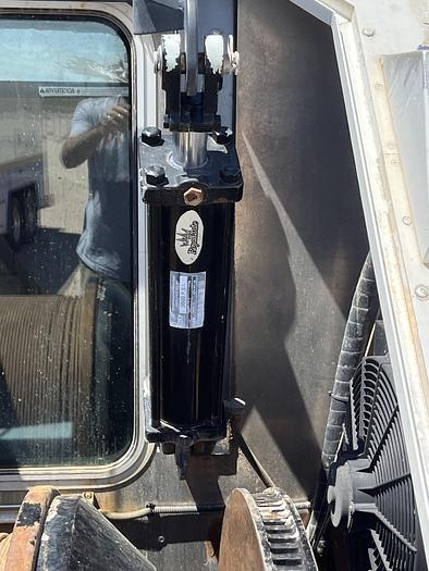 Used 2014 CAT CT660 Wireline Truck