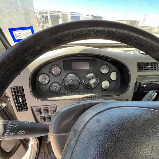 Used 2015 Peterbilt Wireline Truck
