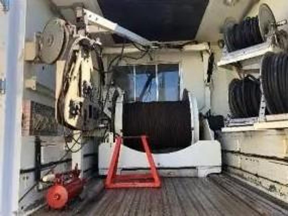 Used 2009 Peterbilt Wireline Truck