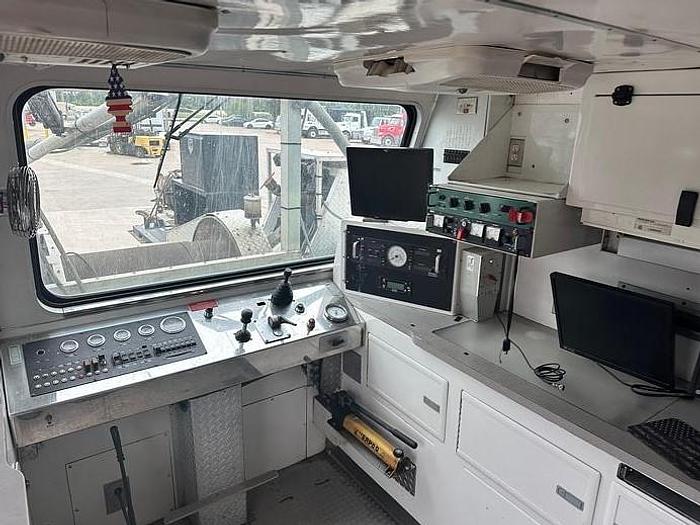 Used 2004 Peterbilt 357 E-Line Wireline Truck