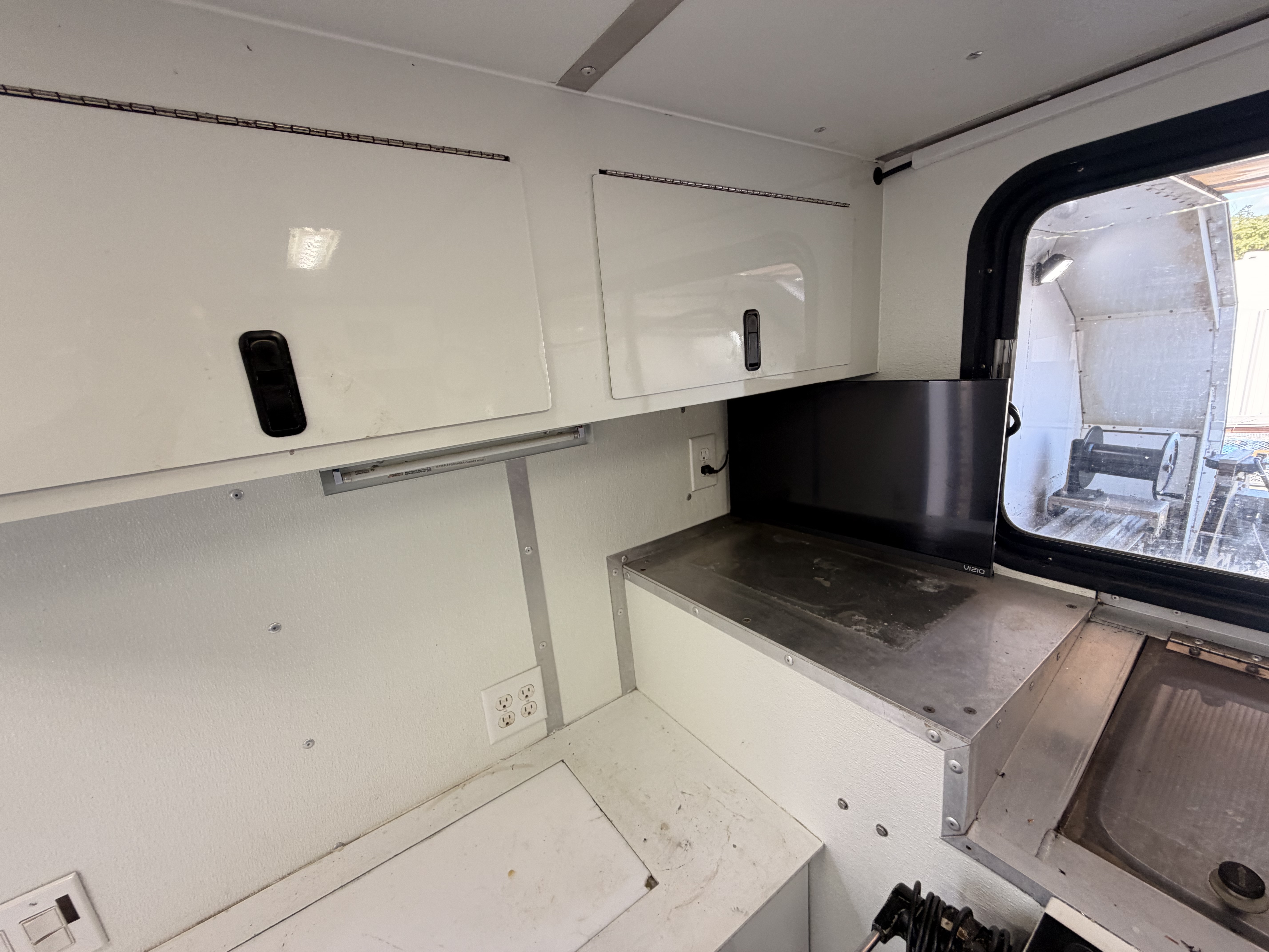 Used 2014 Kenworth T4 Wireline Truck