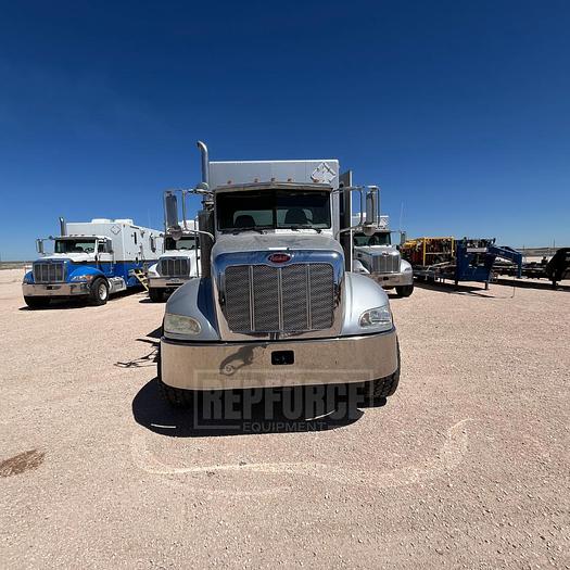 Used 2006 Peterbilt Wireline Truck