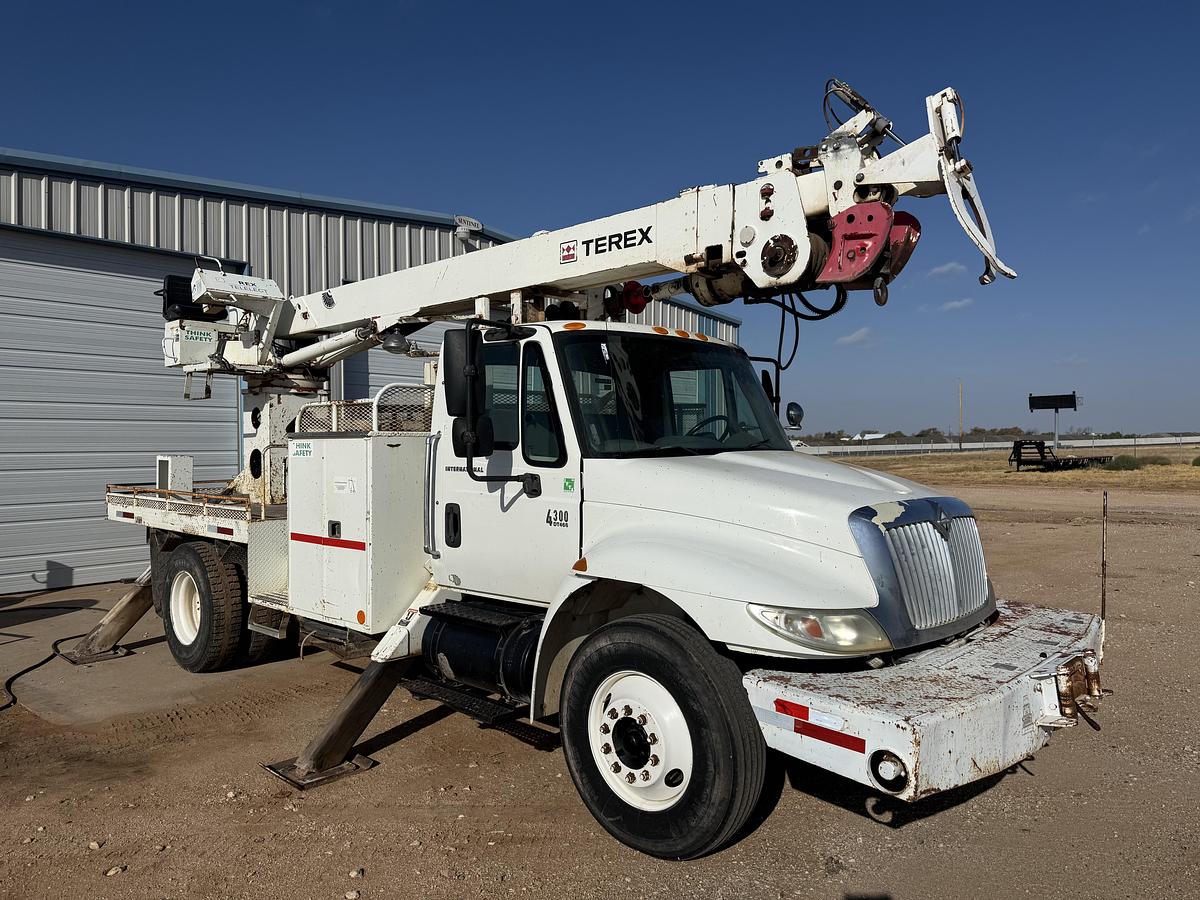 Used 2007 International 4300 DT466 Anchor Truck with Pull Test Machine