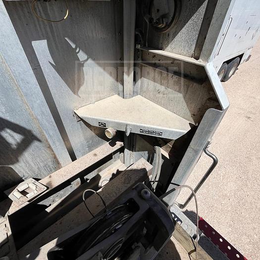 Used 2006 Peterbilt Wireline Truck