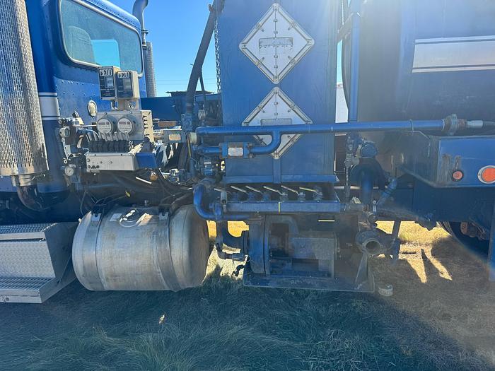 Used 2006 Peterbilt Chemical Treater Truck