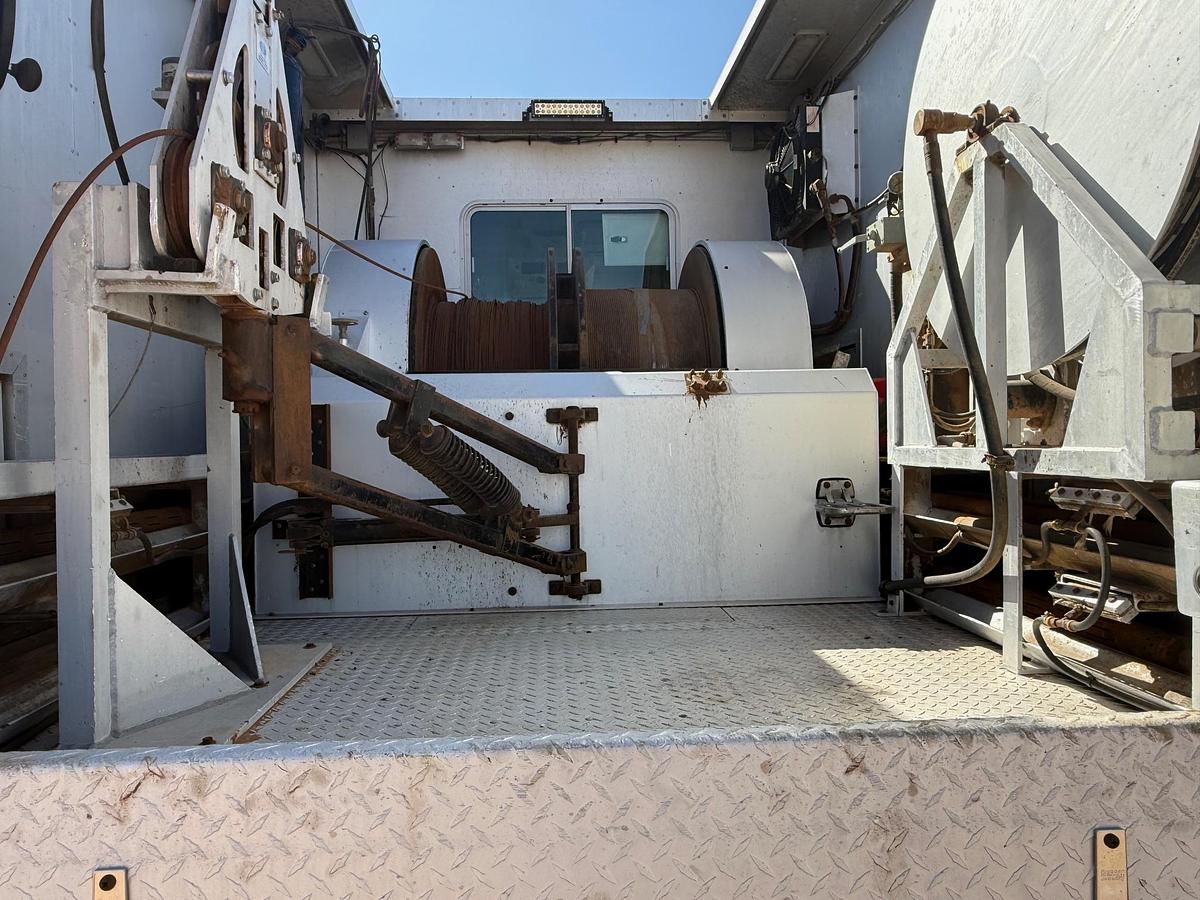 Used 2012 Kenworth Wireline Truck