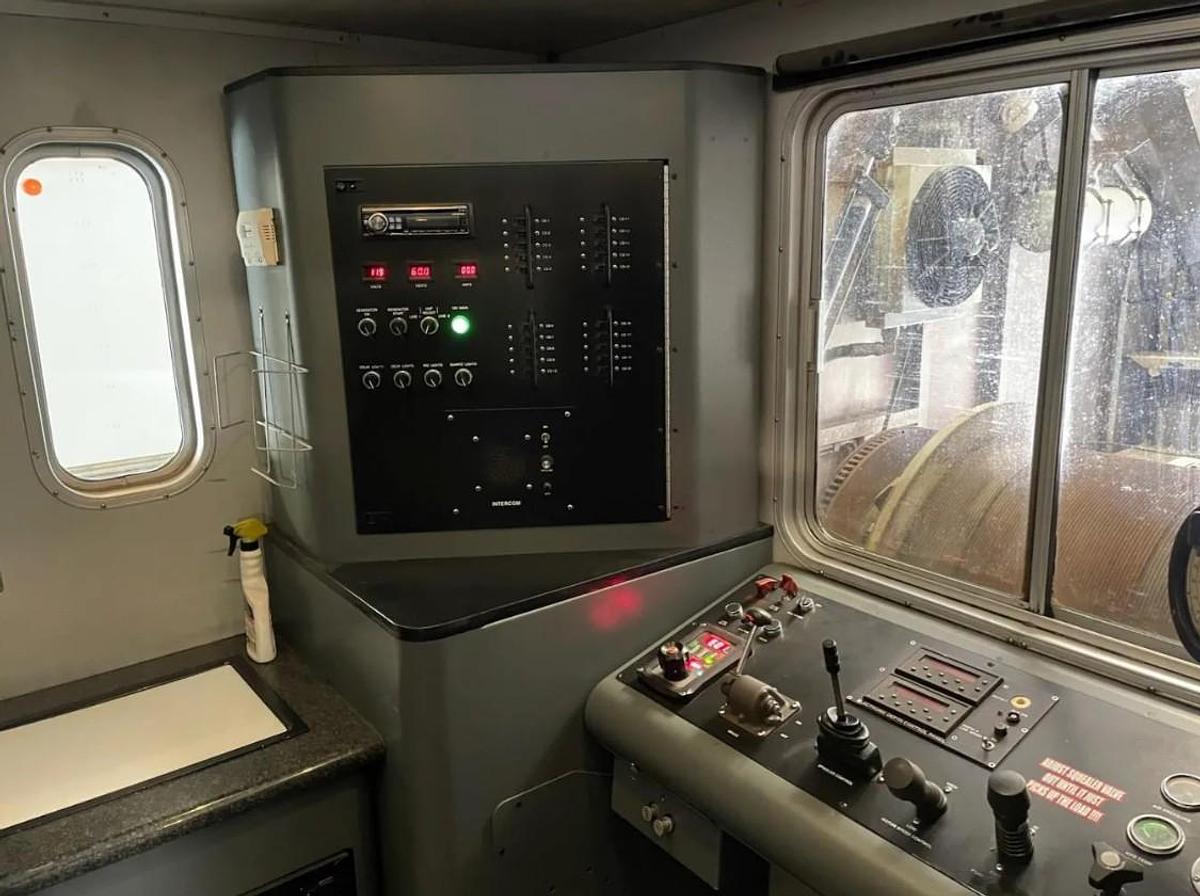 Used 2006 Peterbilt Wireline Truck