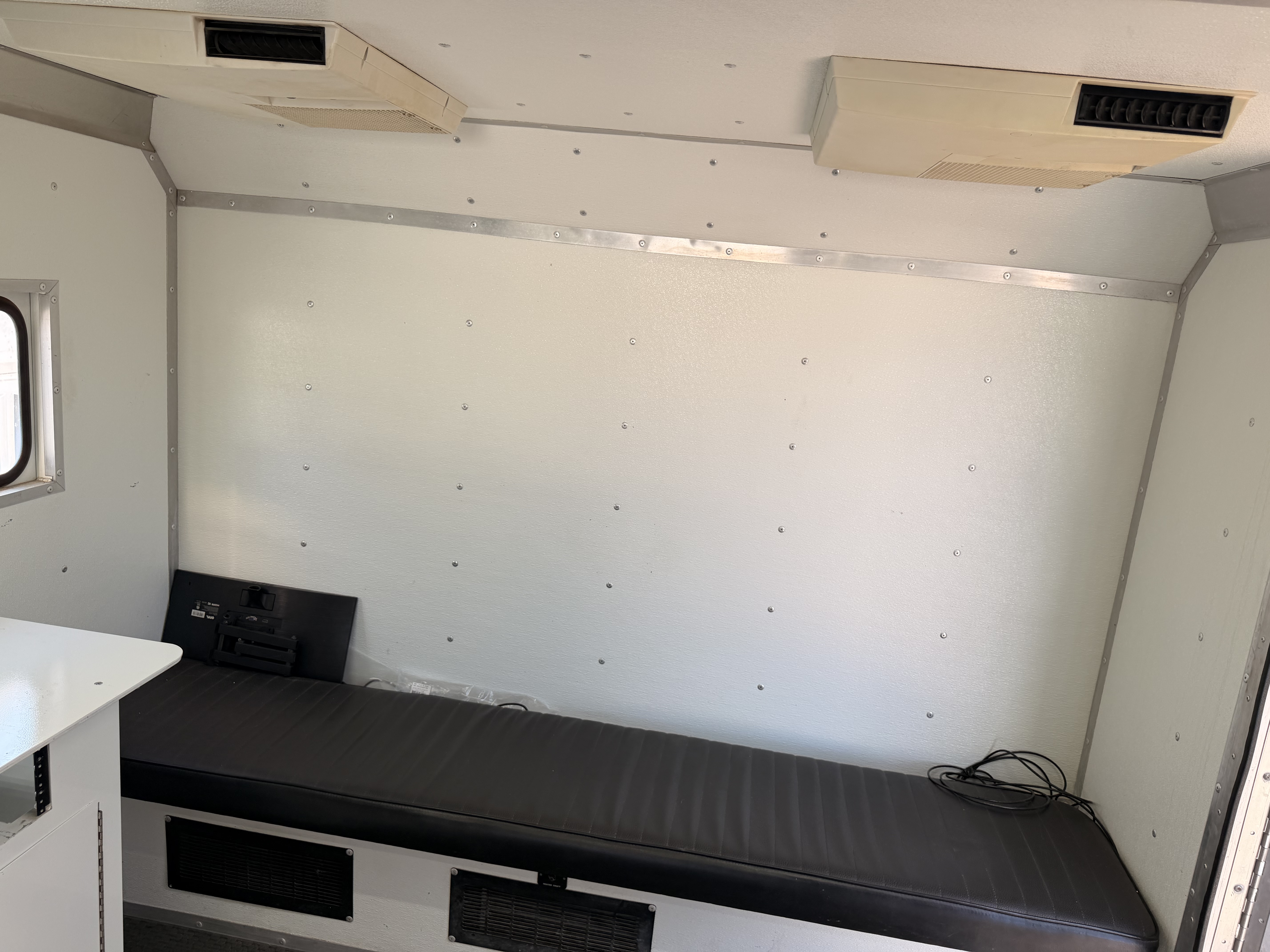 Used 2014 Kenworth T4 Wireline Truck