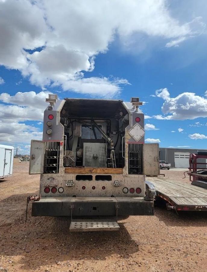 Used 2006 Peterbilt Wireline Truck